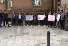 В Тбилиси протестуют студенты, которым нечем платить за учебу