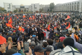 В Бишкеке объявлено чрезвычайное положение, в город вводят войска