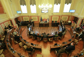 Первое заседание и демарш оппозиции: как избирали главу совещательного органа Тбилиси