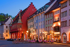В немецком городе Регенсбург проводится фестиваль, в котором принимают участие все религиозные группы и меньшинства