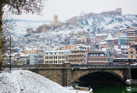 В Тбилиси выпал первый снег – какова ситуация на дорогах?