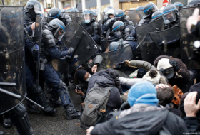 Гнев и непокорность: протесты во Франции становятся всё более массовыми и агрессивными