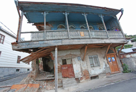 Для решения проблем с аварийными домами в Тбилиси мэрия предлагает две программы