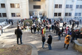 Депутатов не впускают в парламент Грузии - акция протеста продолжается