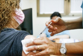 Эксперты всех политических ориентаций должны убедить население пройти вакцинацию