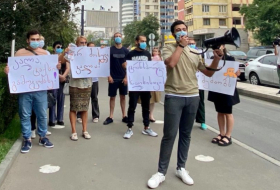 Акция протеста против запрета работы общественного транспорта прошла в столице Грузии