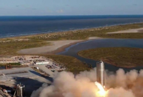 SpaceX conducted the first flight tests of a prototype rocket for the colonization of Mars