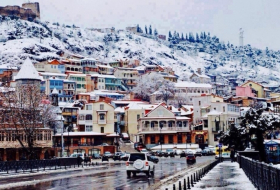 Из-за снегопада на дорогах Грузии действуют ограничения