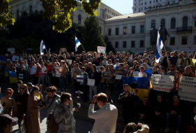 Россияне в Тбилиси провели антипутинскую и антивоенную акцию