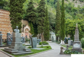 В связи с праздником Пасхи граждане могут передвигаться в сторону кладбищ бесплатно